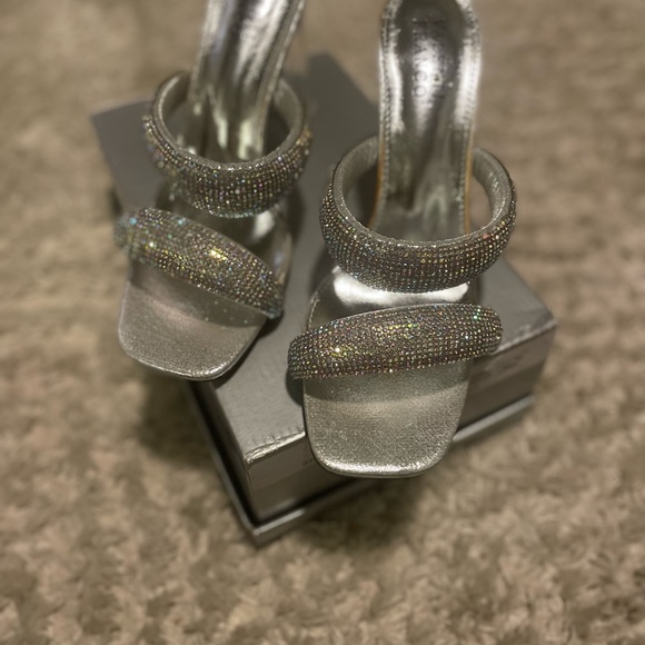 Valenti Franco Shoes - 🩶Valenti Franco Silver Glitter Heels🩶